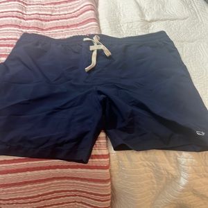 Vineyard Vines swim trunks xl